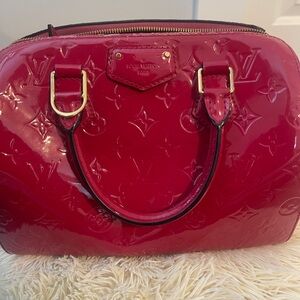 LOUIS VUITTON
Rose Indian MM Montana Bag